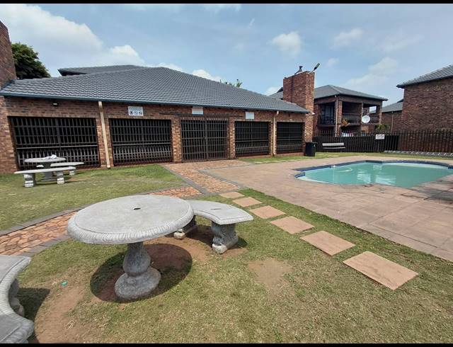 2 BEDROOM SECTIONAL TITLE FOR SALE IN SONNEVELD
